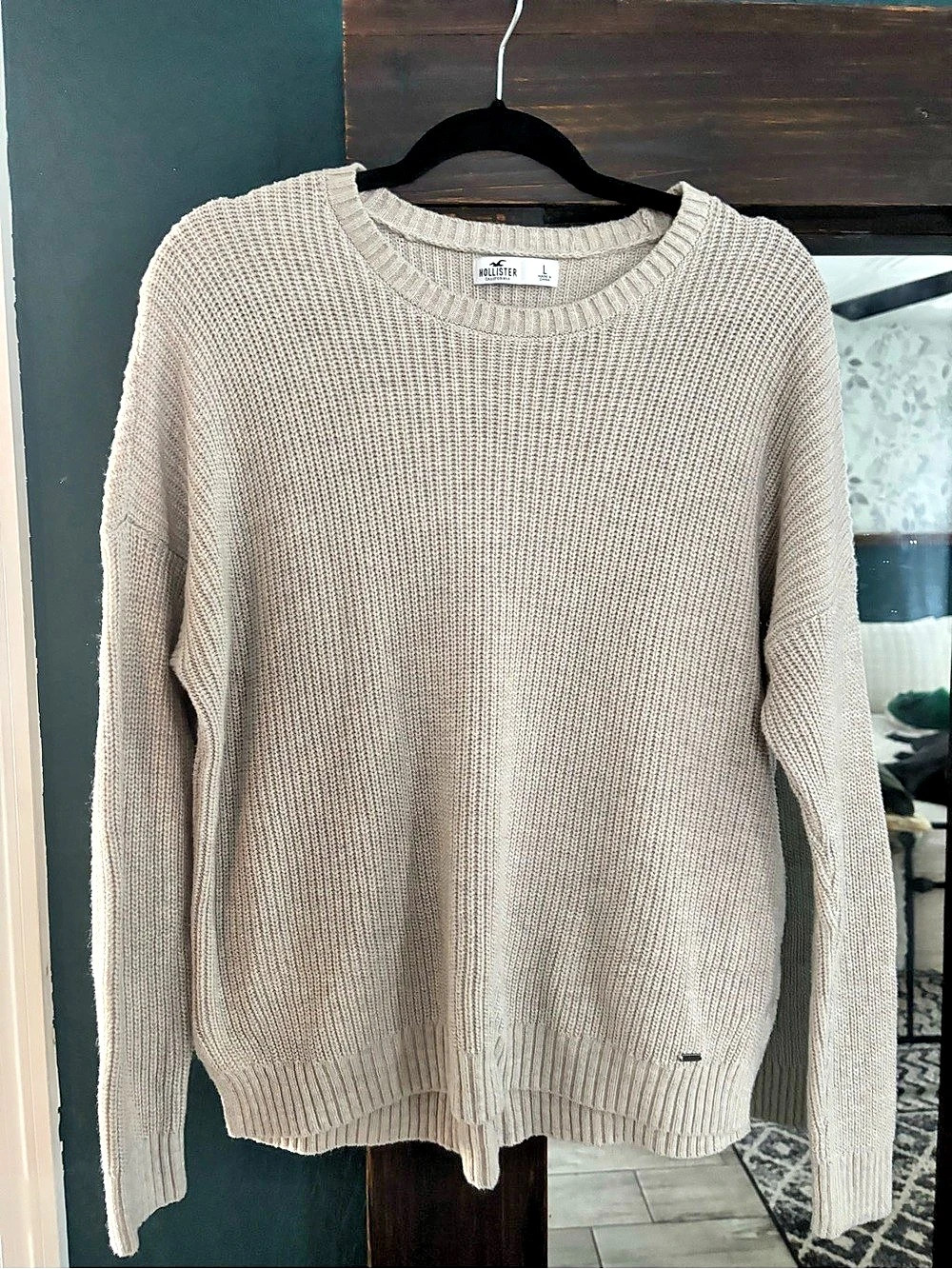 Hollister Knit Crewneck Sweater in Beige Size Large